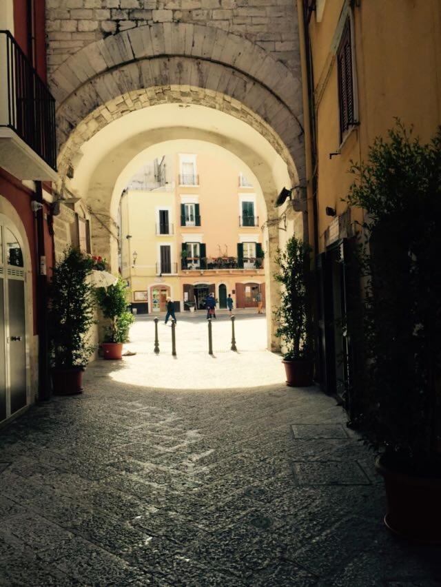Arco Della Luna باري المظهر الخارجي الصورة