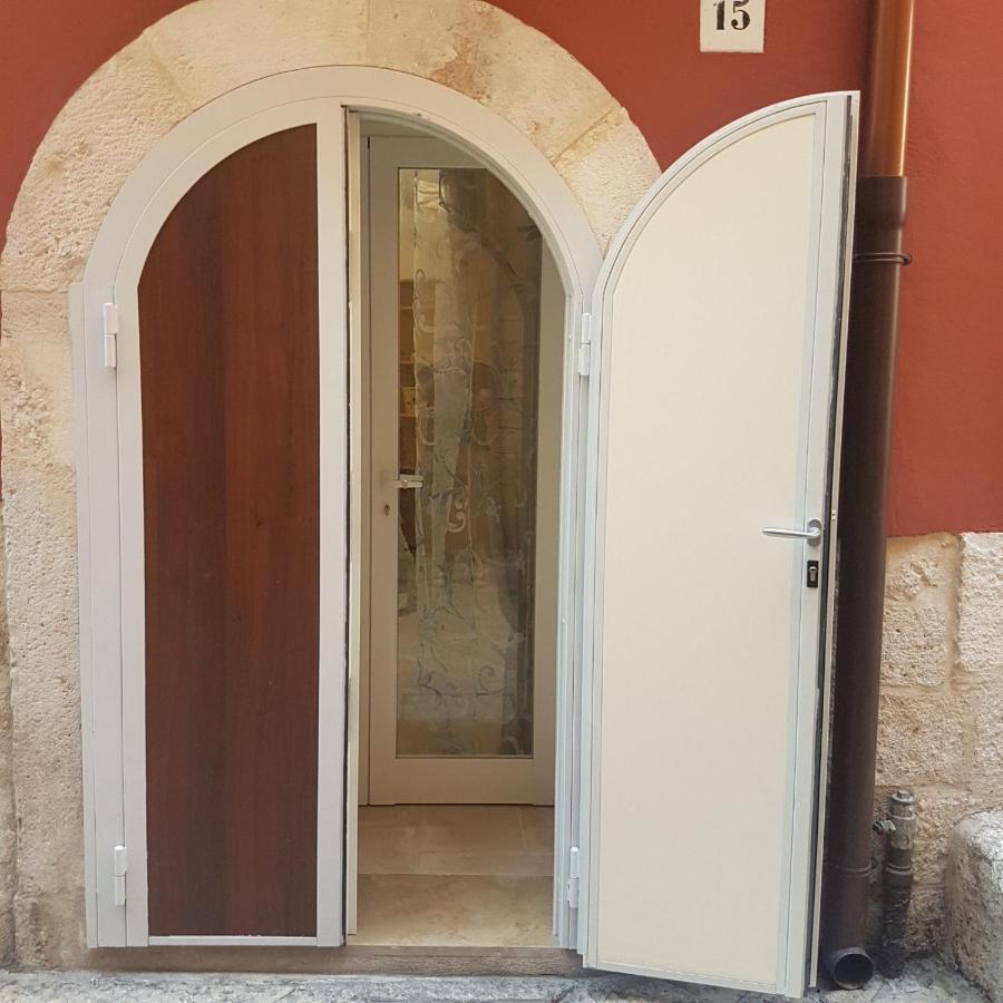 Arco Della Luna باري المظهر الخارجي الصورة
